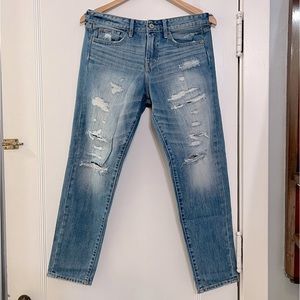 A&F zipper fly mid-rise distressed skinny jeans size 6 medium wash.